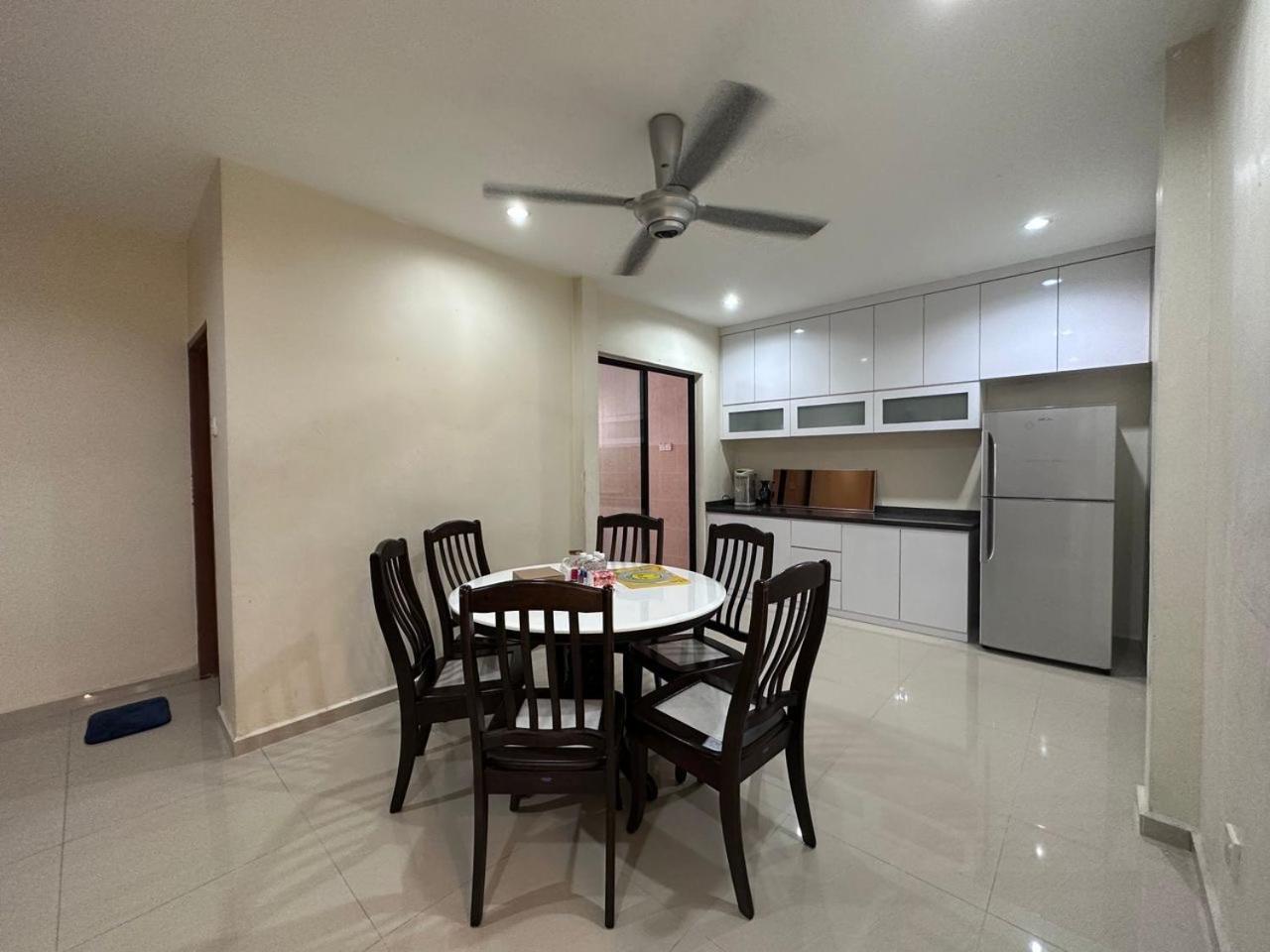 Desa Tebrau 1 Near Ikea Toppen Peikin Long Sing Helixuan Restaurant Holiday home *